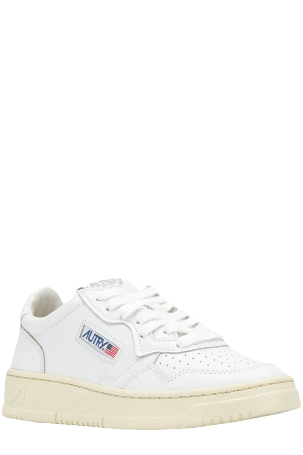 The Medalist Low Leather sneakers in white colour from the brand AUTRY