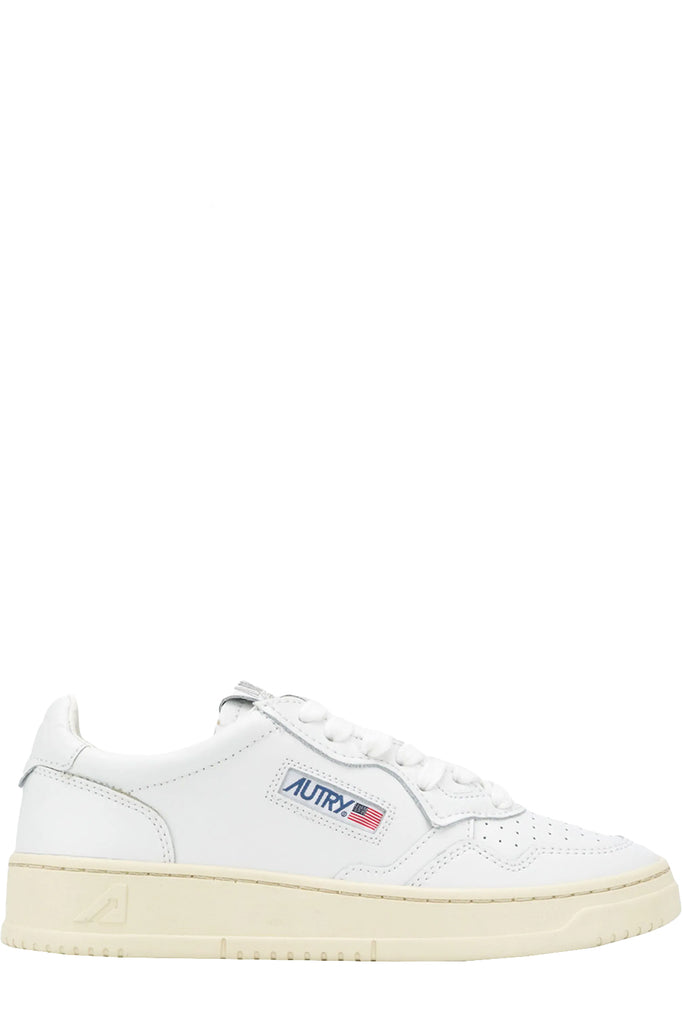 The Medalist Low Leather sneakers in white colour from the brand AUTRY