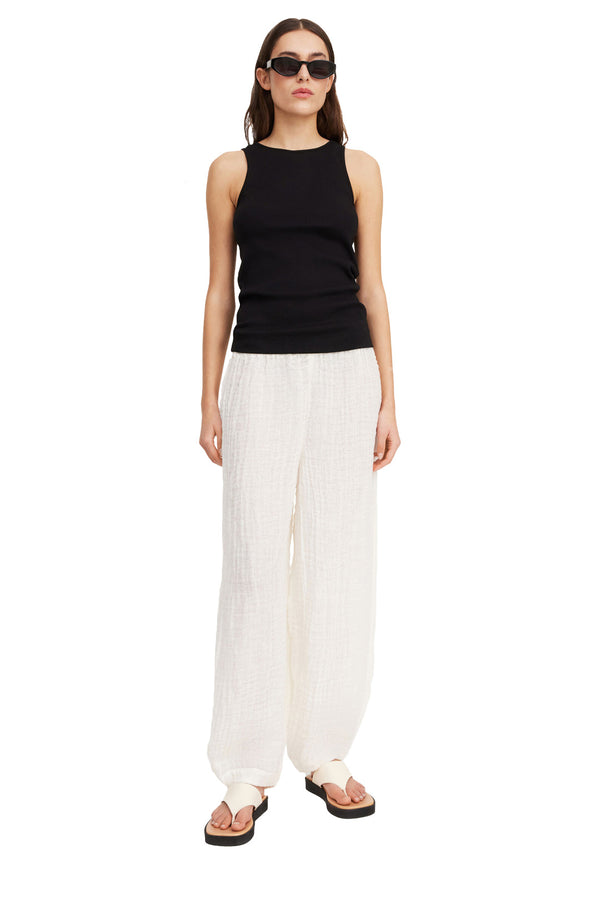 Model wearing the Mikele Organic-Linen Pants in white colour from the brand BY MALENE BIRGER