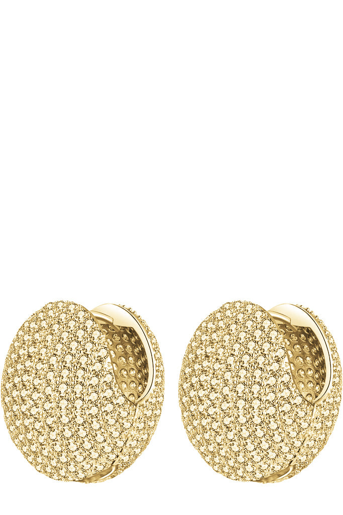 The Loe earrings in gold colour from the brand EMILI