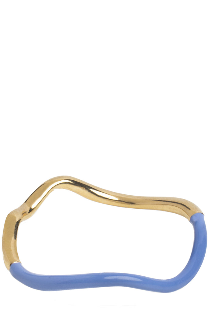 The sway ring in gold and cornflower colour from the brand ENAMEL COPENHAGEN