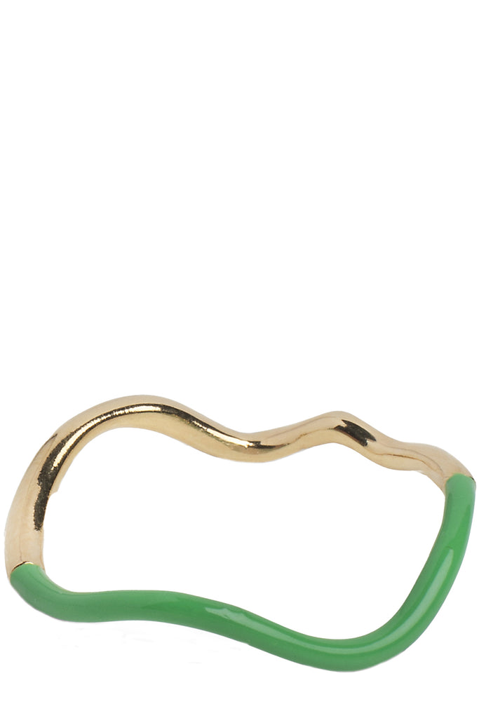 The sway ring in gold and grass-green colour from the brand ENAMEL COPENHAGEN