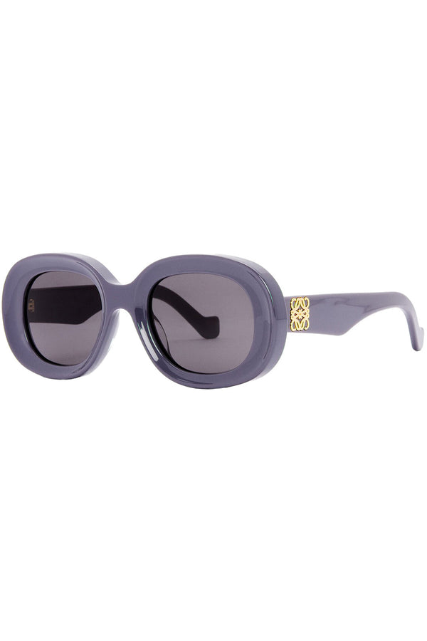 The oval anagram-embellished sunglasses in dusty lilac color with grey lenses from the brand LOEWE