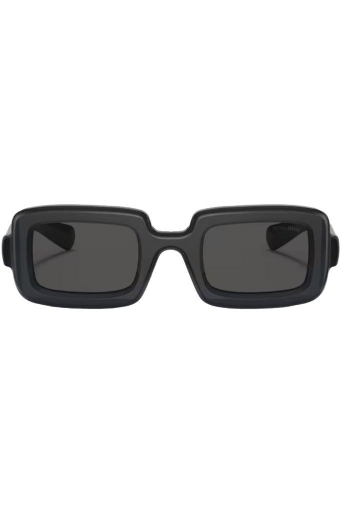 The rectangular-frame contrast-logo sunglasses from the brand MIU MIU
