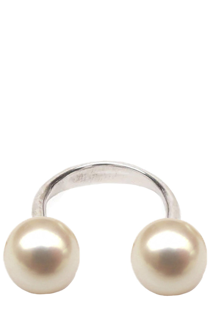 The Pearl Sling Ring in silver and pearl colors from the brand SASKIA DIEZ