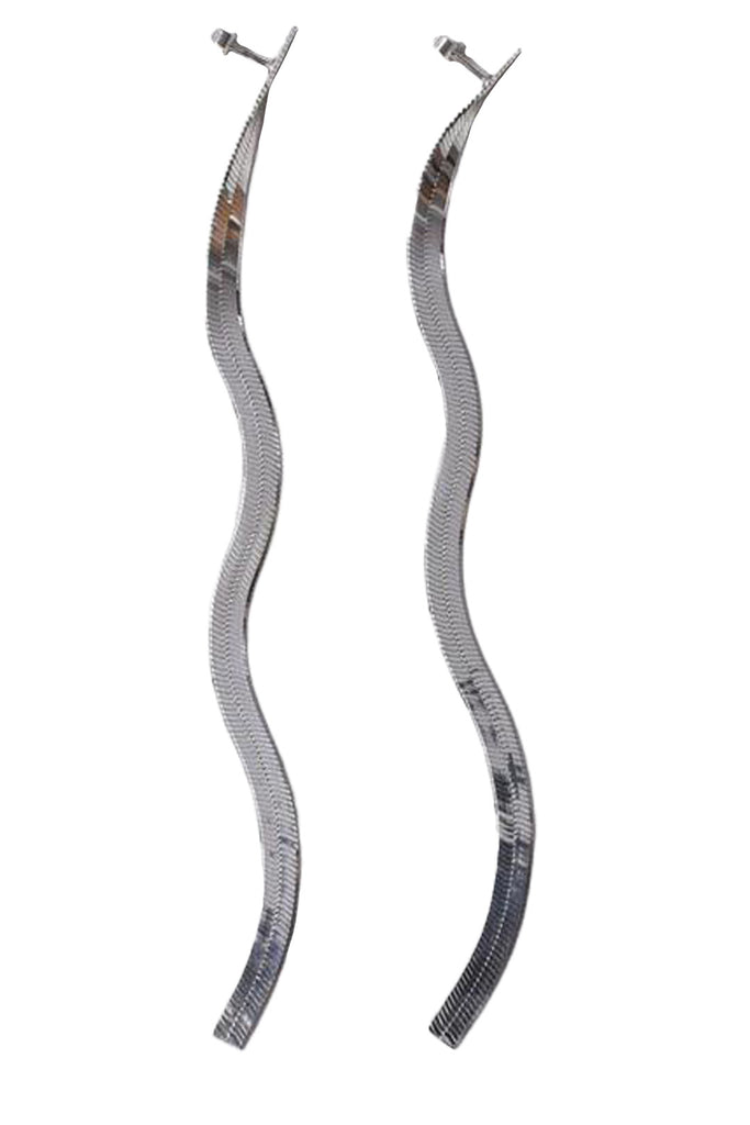 The fluid long earrings in silver color from the brand SASKIA DIEZ